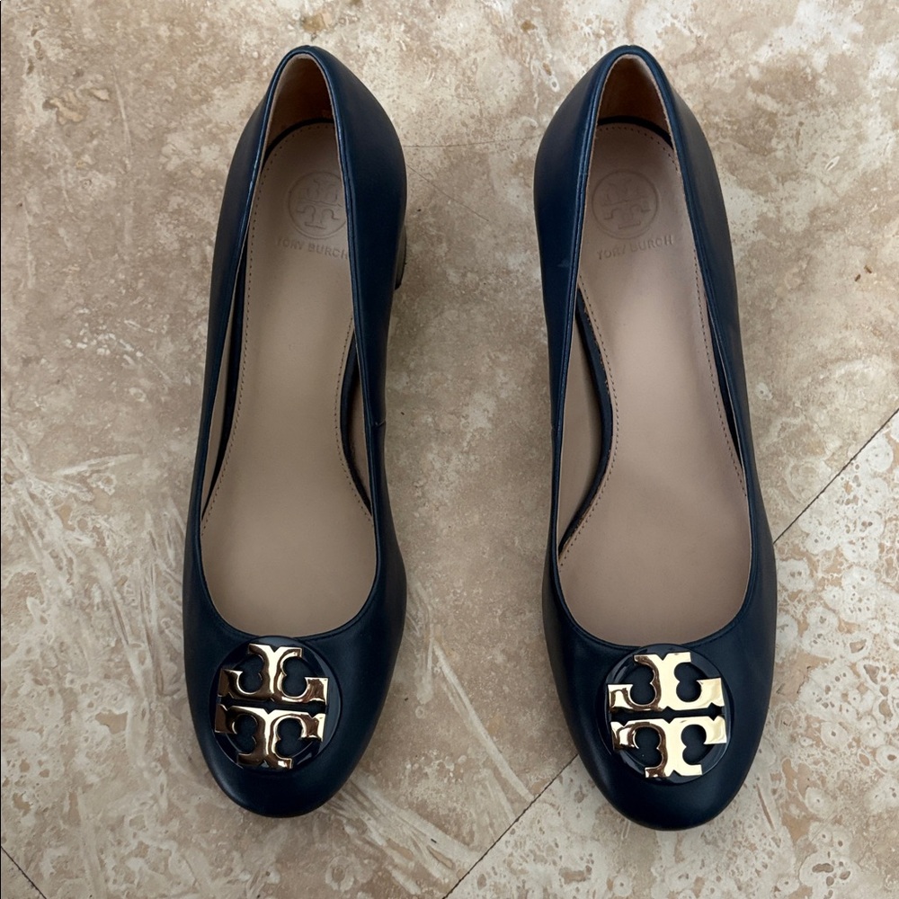 Tory Burch mid heeled blue pumps